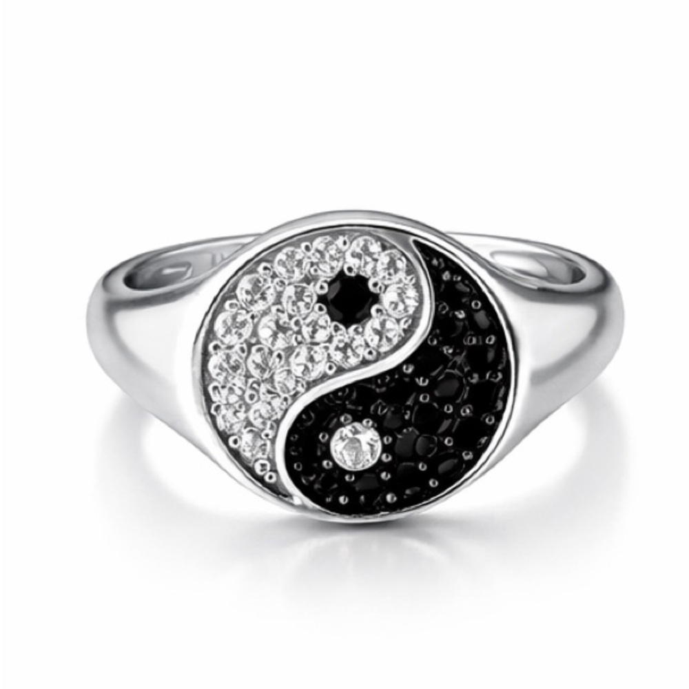 18K Diamond Ying Yang Cocktail Ring